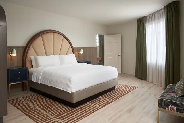 جناح بسرير كينج مع أريكة، Hotel Vesper, Houston, a Tribute Portfolio Hotel 1/3