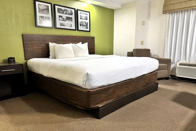 غرفة بسرير كينج لذوي الإعاقة، Travelodge by Wyndham Flowood 5/10