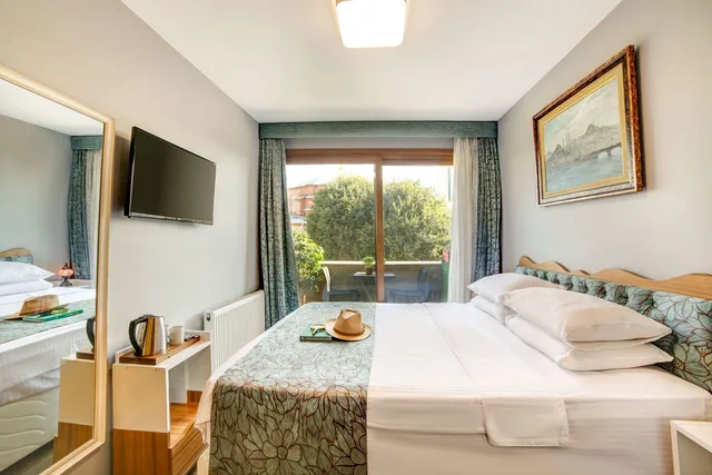 Standard, Double Bed, Balcony, Elite Aparts By MK 1/1