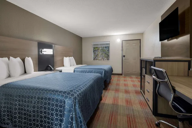 Room, 2 Double Beds, Rodeway Inn Ardmore I-65 1/5