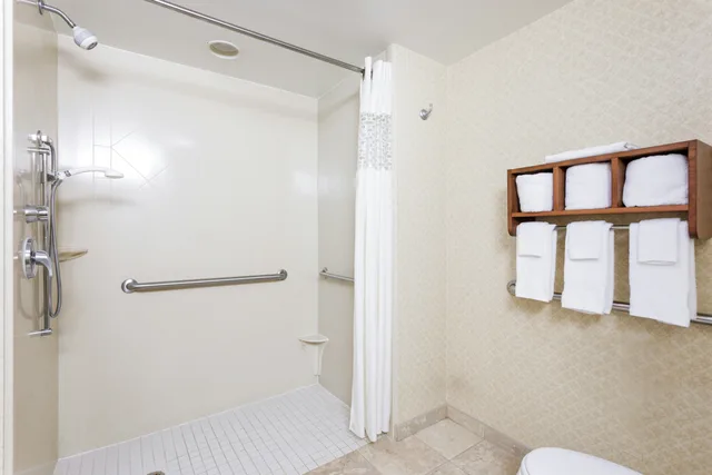 غرفة بسريرين كوين لذوي الإعاقة، Hampton Inn Moss Point Pascagoula 2/3