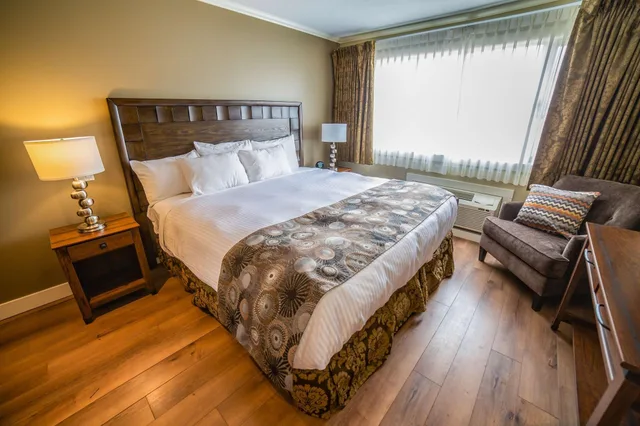 Space, 2 Queen Beds, Pet Friendly, Prestige Hudson Bay Lodge & Conference Centre, WorldHotels 5/8
