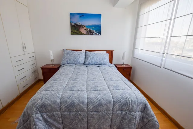 شقة فاخرة بسرير كوين بغرفتي نوم مع أريكة، Lux Miraflores Apartments Alcanfores 2/5