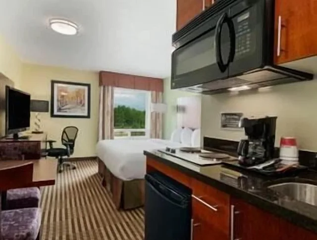 Efficiency, King Bed, Queen Bed, Ground Floor, Ramada by Wyndham Carlyle 12/13