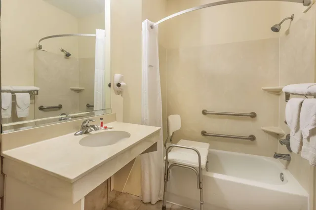 غرفة بسرير كينج، Super 8 by Wyndham Duson Lafayette West Area 1/2