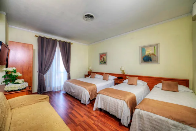 غرفة عائلية بسرير مزدوج وسريرين منفصلين، Hotel Dei Principati 2/10