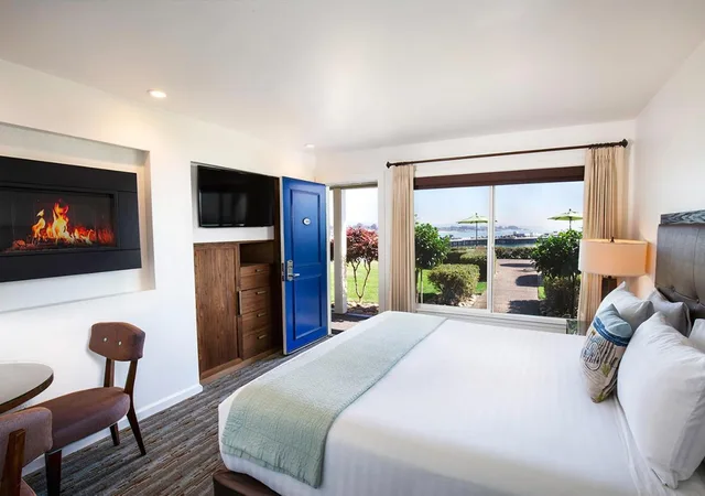 غرفة قياسية بسرير كينج، Sea & Sand Inn 1/1