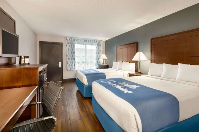 غرفة بسريرين كوين للمدخنين، Days Inn By Wyndham Rock Hill 1/4