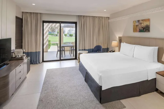 Premium, Balcony, Radisson Blu Hotel & Resort Al Ain 1/8