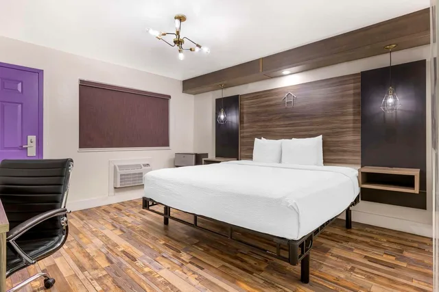 غرفة بسرير كوين لذوي الإعاقة، Hotel On Monroe, BW Signature Collection 1/4