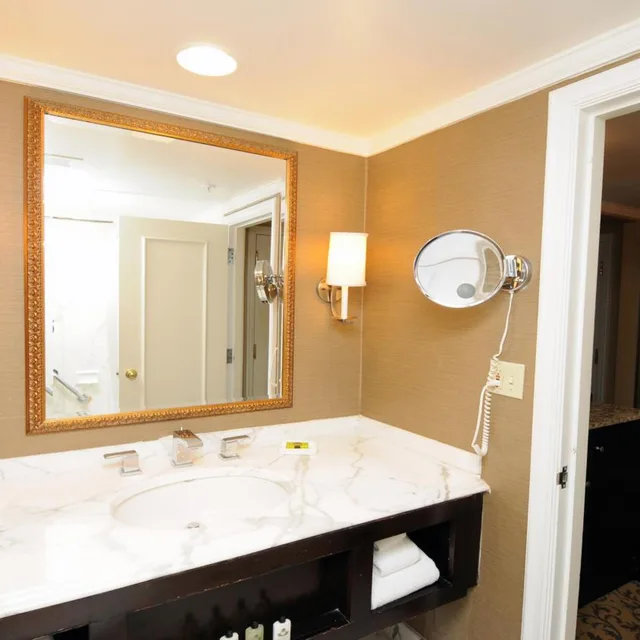 غرفة تنفيذية بسرير كينج، InterContinental Kansas City at the Plaza 4/6