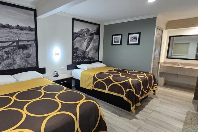 غرفة قياسية بسريرين كوين للمدخنين، Super 8 by Wyndham McAllen/Downtown/La Plaza Mall 7/10