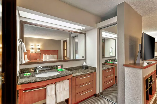 Room, King Bed, Sofa, High Floor, Hyatt Place Kansas City/Overland Park/Convention Center 5/7