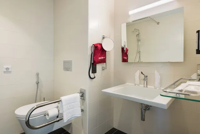غرفة بسرير كينج لذوي الإعاقة، Intercity Hotel Muscat 5/6