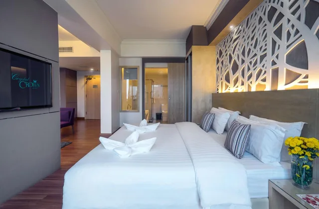 Junior Suite, Crystal Crown Hotel Petaling Jaya 3/8