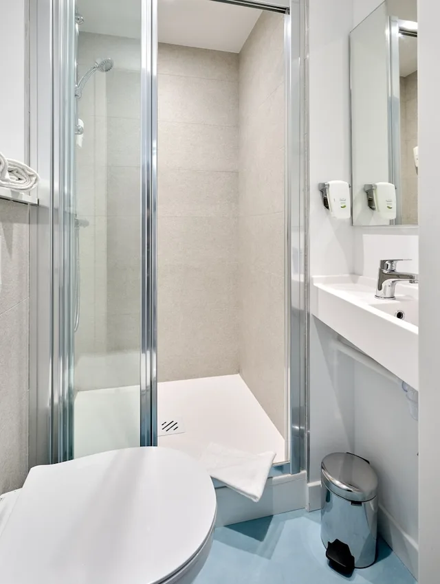غرفة قياسية بسريرين منفصلين، Kyriad Direct Nevers Nord Varennes Vauzelles 8/9