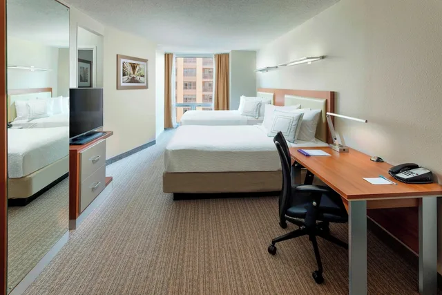 استوديو بسريرين مزدوجين لذوي الإعاقة، Springhill Suites Chicago Downtown River North 2/7