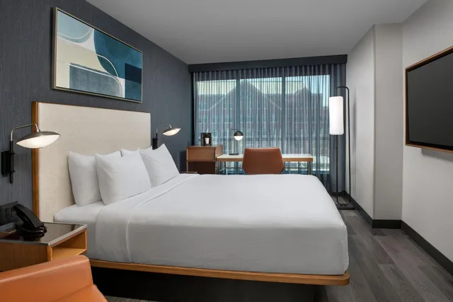 غرفة بسرير كينج في طابق مرتفع، Courtyard by Marriott Washington, DC Dupont Circle 5/10