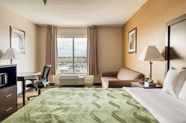 Room, King Bed, Trident Inn and Suites 3/10