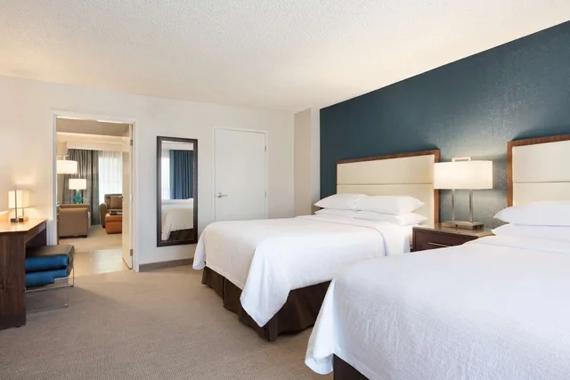 جناح بسرير كوين بإطلالة على الجبل بغرفتين، Embassy Suites By Hilton Brea North Orange County 1/4