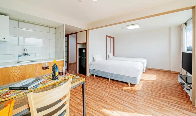 غرفة ديلوكس بإطلالة على الجبل يُسمح فيها بالحيوانات الأليفة، Ocean To You Resort Sokcho Seorak Beach Hotel And Condo 3/5