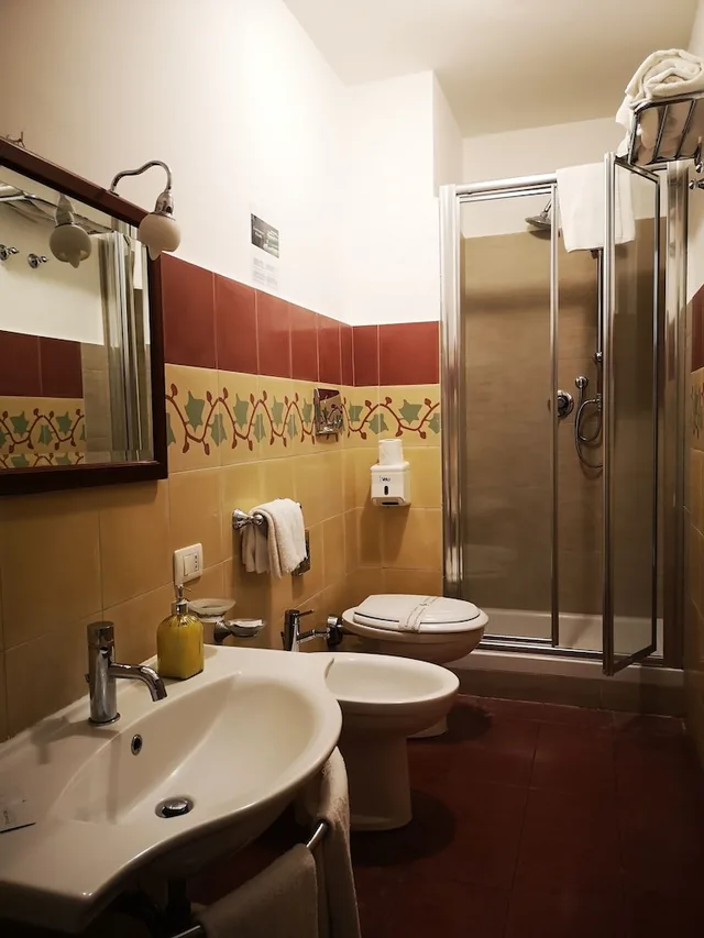 غرفة كومفورت ثلاثية بسرير مزدوج وسرير فردي، Hotel Valentino 9/10