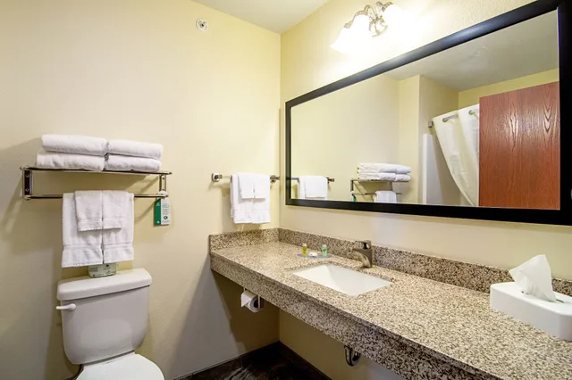 Room, 2 Queen Beds, Cobblestone Hotel & Suites - Paxton 7/9