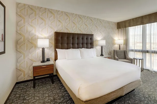غرفة بسرير كينج لذوي الإعاقة، Drury Plaza Hotel Columbus Downtown 1/6