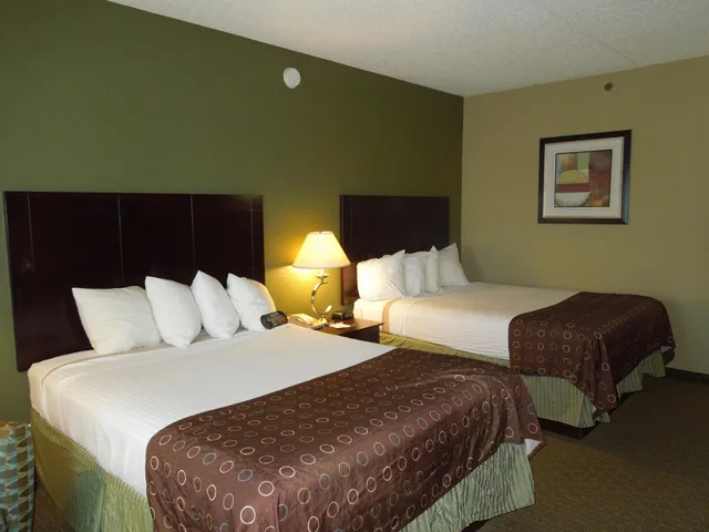 جناح بسرير كوين مع أريكة، Best Western Airport Inn And Suites Cleveland 9/10