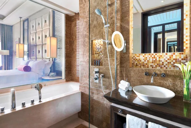 غرفة ديلوكس بسريرين منفصلين بإطلالة على البحر، Al Bustan Palace A Ritz-Carlton Hotel 2/4