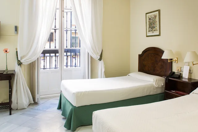غرفة قياسية ثلاثية، Hotel Abril 1/5