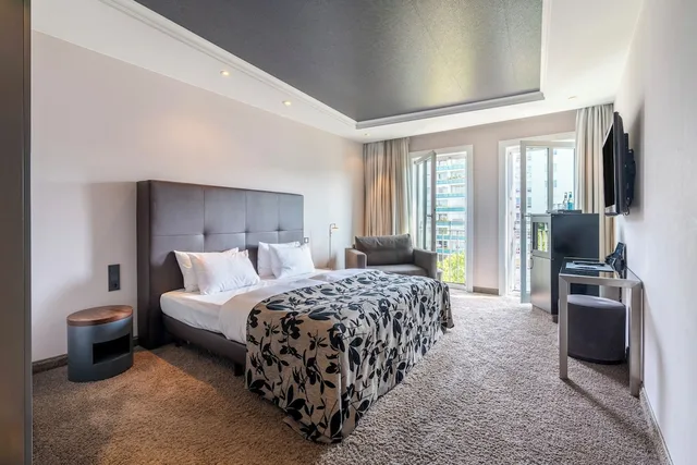 Design, King Bed، NEW BERLIN HOTEL 2/7