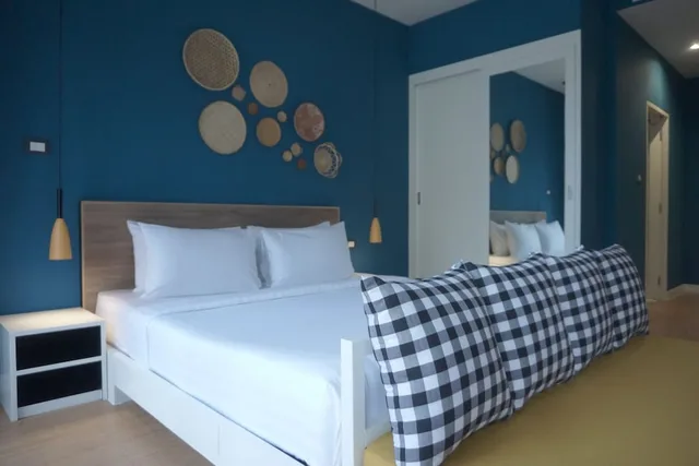 غرفة ديلوكس بسرير كينج بإطلالة على المسبح، THE SIGNATURE PHUKET RESORT AND RESTAURANT 1/10