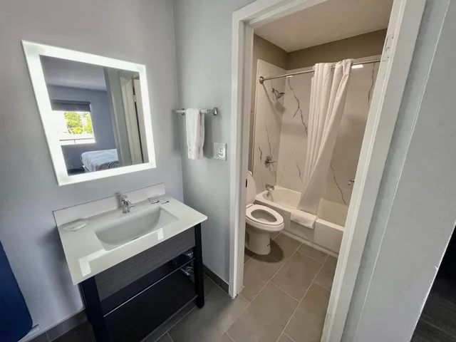 1 King Bed - Non-Smoking, Micfridge، Studio6 Jackson, MS - I-55 9/10