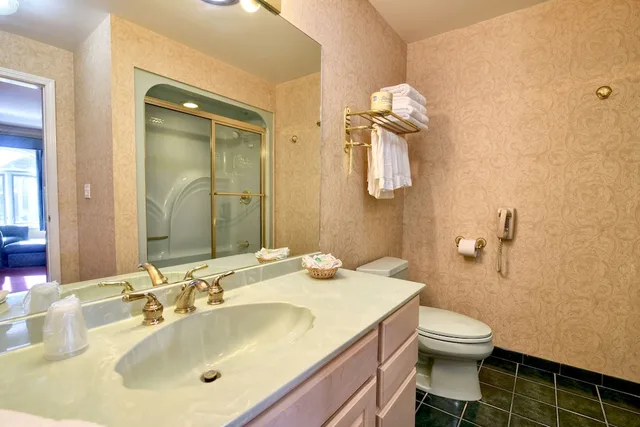 غرفة قياسية بسرير كينج في المبنى الرئيسي، Roosevelt Inn And Suites 4/5