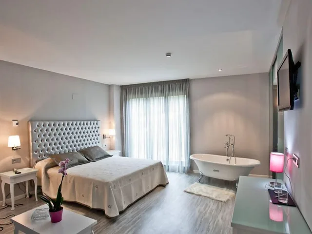 جناح بسرير مزدوج، Alix Boutique 1/5