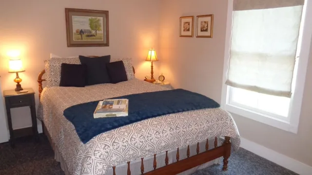 غرفة ديلوكس بسرير كوين بجاكوزي، Wampler House 1/4