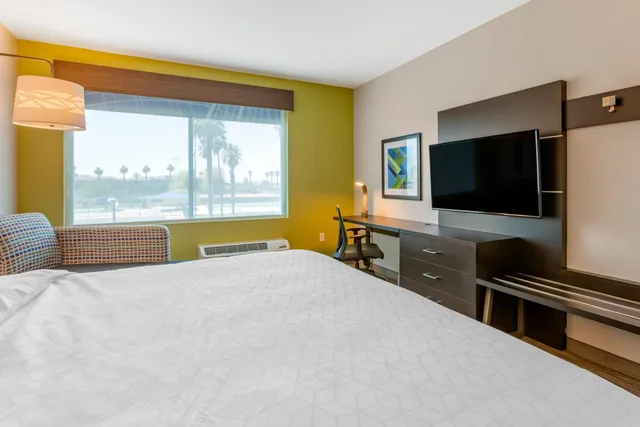 غرفة ديلوكس بسرير كينج لذوي الإعاقة، Holiday Inn Express Suites Phoenix Dwtn State Capitol 2/10