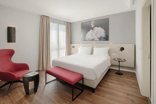 جناح، RADISSON BLU HOTEL MILAN 2/3