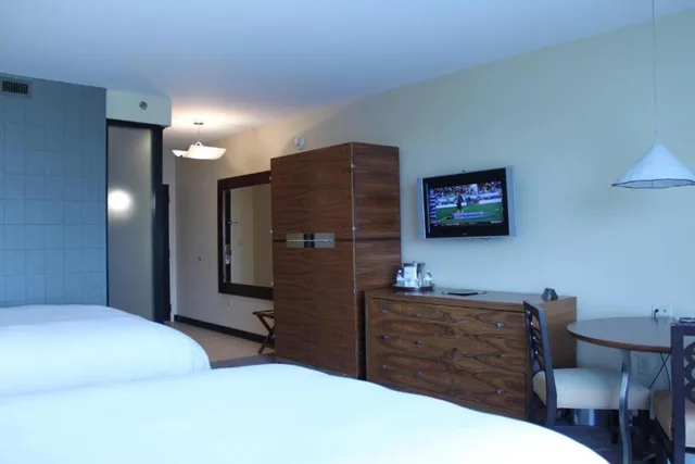 Superior, Queen Bed, Ballys Evansville Casino And Hotel 2/2