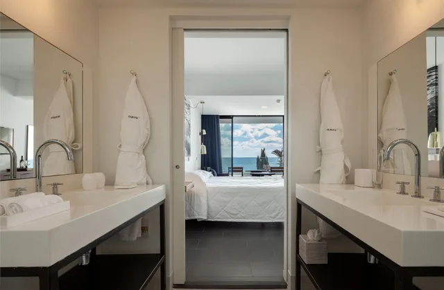 Premium, King Bed, Sea View, Almyra 8/10
