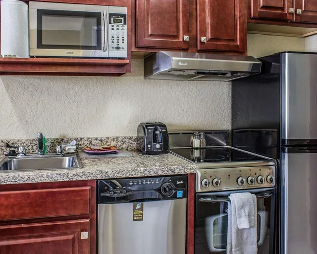 Efficiency, King Bed, Accessible، MainStay Suites Coralville - Iowa City 8/8