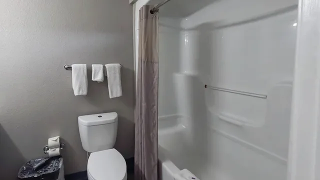 غرفة قياسية رباعية بسريرين مزدوجين، Studio6 Brownsville, TX 6/10