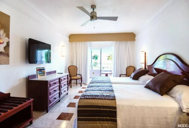 غرفة عائلية بإطلالة على البحر بغرفتي نوم، RIU Negril All Inclusive 1/1