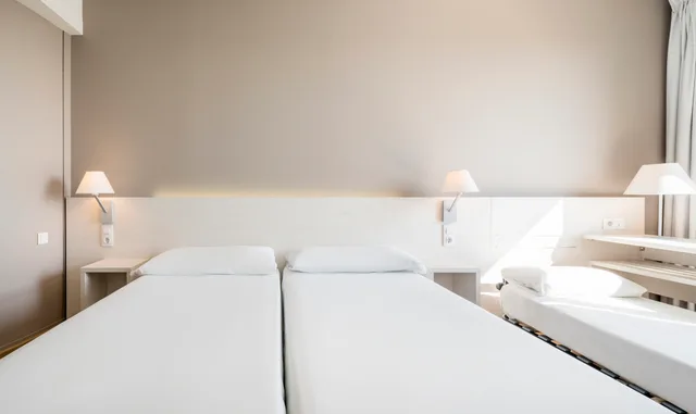 غرفة قياسية ثلاثية، Ilunion Valencia 3 Hotel 1/1