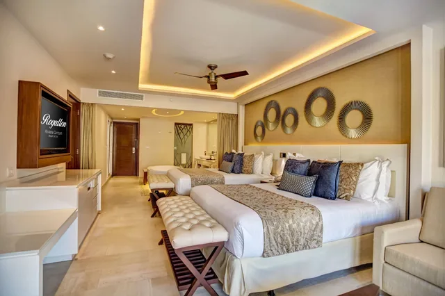 جناح جونيور فاخر بسريرين كوين مع أريكة، Royalton Riviera Cancun An Autograph Collection All Inclusive Resort Casino 10/10