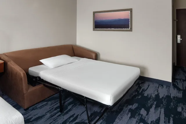 غرفة ديلوكس بسرير كينج مع أريكة لذوي الإعاقة، Fairfield Inn Charlotte Mooresville Lake Norman 1/3