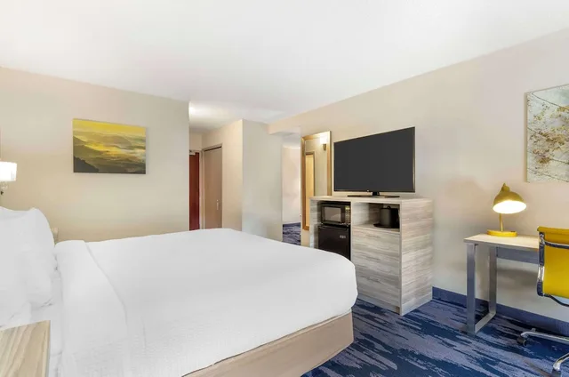 غرفة قياسية بسرير كينج، Best Western Plus Beckley Inn 5/6