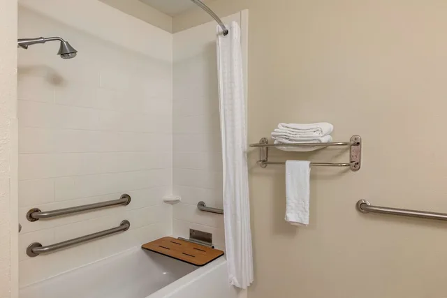 جناح بسرير كينج مع أريكة لذوي الإعاقة، Best Western Plus Omaha Airport Inn 9/9