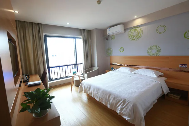 Business, Queen Bed, GreenTree Inn Zhoushan Bai Quan Profusion Plaza Express Hotel 1/2